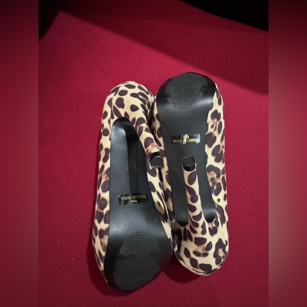 SOLD Penny Loves Kenny Black and Tan Leopard Heels - Picture 6 of 8